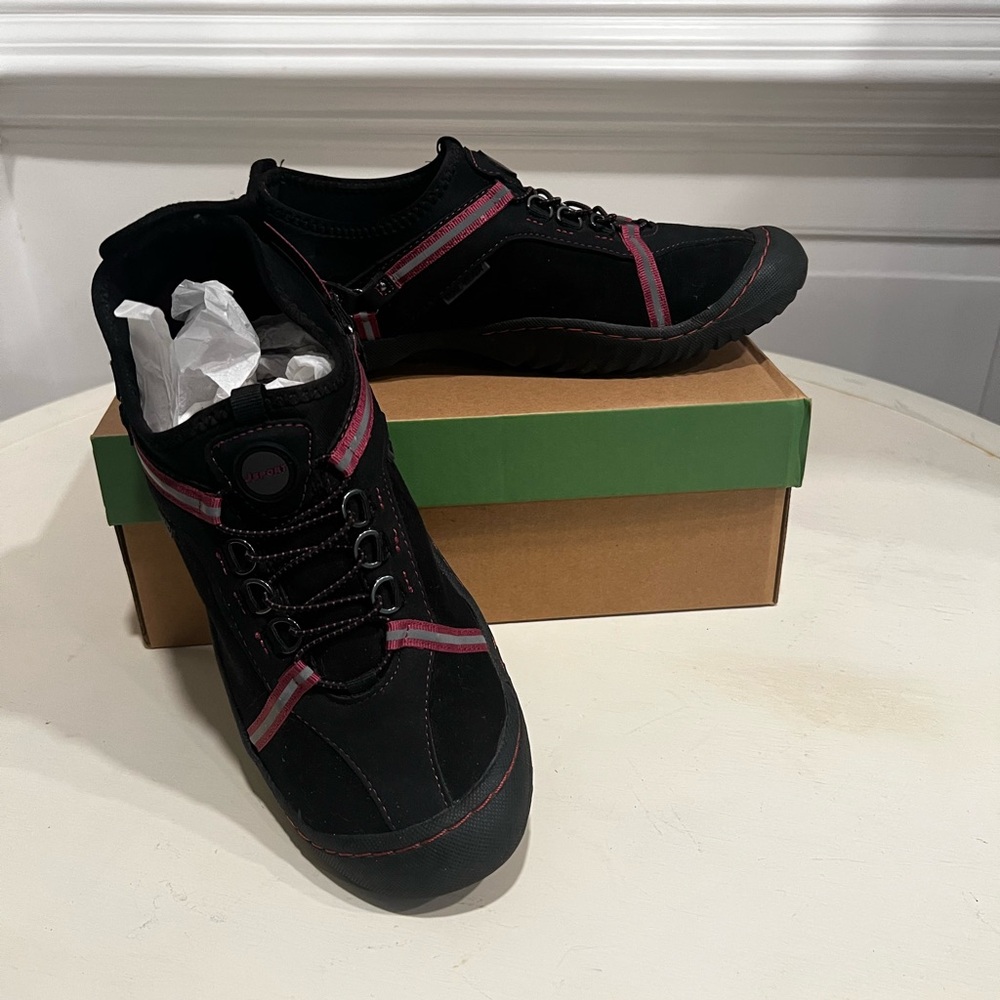 JSport by Jambu Black and Red Sneakers Sporty Low-Top